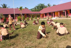 Warga SMPN 1 Muara Sugihan Gelar Bersih-Bersih Lingkungan