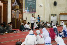 Jadikan Rasulullah Sebagai Suri Tauladan, Pj Bupati Banyuasin Hadiri Peringatan Isra Mi'raj di Masjid Agung Al