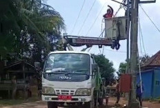 Lampu Jalan Terpasang di Desa Tebing Abang, Warga Ucapkan Terima Kasih ke Pj Bupati Banyuasin