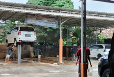 Musim Hujan, Usaha Cuci Mobil Banjir Pelanggan