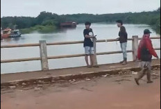 Jembatan Bentayan Banyuasin Terancam Rusak, Tongkang Batubara Nyangkut 