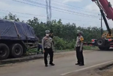 BREAKING NEWS: Setelah 22 Jam Terperosok, Truk Trailer Akhirnya Bisa Dievakuasi