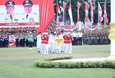 Upacara Penurunan Bendera HUT ke-80 RI, Wagub Tekankan Pentingnya Persatuan dan Gotong Royong