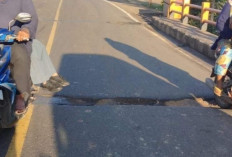 Hati-hati! Lubang Maut di Jembatan Soak Bara 