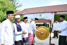 Hadiri Upacara Hari Santri 2024, Kakanwil Ajak Santri Kembangkan Potensi Diri Bangun Negeri