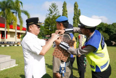 Jelang Idul Fitri, Pj Bupati Banyuasin Pimpin Apel Gelar Pasukan Operasi Ketupat