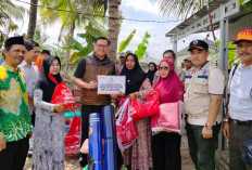 Angin Puting Beliung Landa Talang Kelapa, Pj Bupati Banyuasin Turun Langsung Salurkan Bantuan