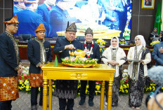 Kompak Pakai Tanjak dan Baju Gambo, Paripurna HUT Muba ke-68 Semarak dan Meriah