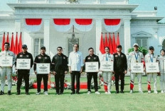 Presiden Joko Widodo Serahkan Bonus Atlet Olimpiade Paris 2024