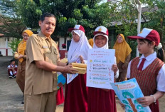 Kepala SDN 24 Talang Kelapa Berikan Apresiasi Pada Murid Prestasi