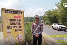 Upaya Polres Banyuasin Mengurangi Kecelakaan Lalu Lintas melalui Pemasangan Sepanduk dan Rambu