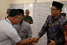 Bupati Farid Santuni Warga dan Berduka Cita di Masjid Muttaqin