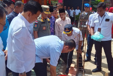 Pj Bupati Banyuasin Letakkan Batu Pertama Pembangunan Gerbang SMPN 1 Banyuasin III