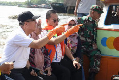 Pj. Bupati Banyuasin Pimpin Aksi Bersih Sungai dan Lomba Pungut Sampah di Hari Lingkungan Hidup Sedunia