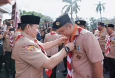 Momen Bersejarah Hari Pramuka ke-63: Bupati Panca Wijaya Akbar Terima Tanda Penghargaan Lencana Melati