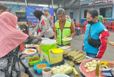 Satlantas Muara Enim Gelar Makan Bersama dengan Tukang Ojek, Becak dan Warga