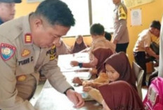 60 Siswa SDN 28 Rantau Bayur Dapat Makanan Gratis Bergizi dari Polres Banyuasin