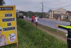 Spanduk Unik Satlantas Banyuasin Tarik Perhatian Pengguna Jalan, Kecelakaan di Jalan Lintas Timur Diharapkan M