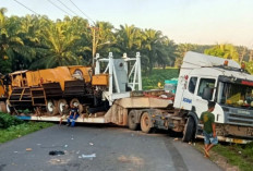 Truk Trailer Terperosok, Betung-Sekayu Macet Total