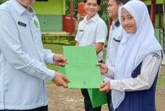 Awal Masuk Sekolah, Peserta Didik MTsN 1 Banyuasin Diganjar Hadiah