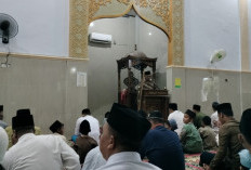 Ratusan Warga Villa Bukit Indah Laksanakan Sholat Iduladha 1446 H di Masjid Asyarif