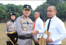 Anggota Polres Berprestasi Terima Penghargaan