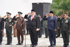 Ketua DPRD Banyuasin Abdul Rais Ikuti Upacara dan Ziarah Peringatan Hari Pahlawan di Taman Makam Pahlawan