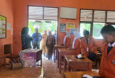 Kadisdikbud dan Kabid SMP Monitoring Asesmen Sumatif Ganjil
