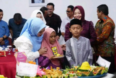 Bupati Banyuasin Rayakan Ulang Tahun Istri dengan Menyantuni Anak Yatim