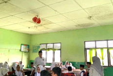 Kepala MTsN 1 Banyuasin Melaksanakan Supervisi Kelas