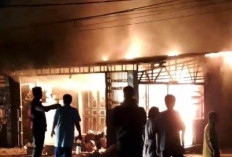 Terdengar Suara Ledakan, Warung dan Rumah Mewah di Saterio Banyuasin Terbakar!