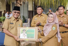 Beri Motivasi dan Bantuan Hingga Bagikan Hadiah Kuis Bersama Siswa-siswi 