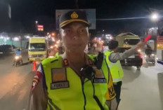 Petugas Kewalahan Urai Kemacetan di Jalintim Betung, Banyak Pengendara Tak Tertib