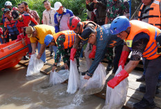 Jaga Keberlangsungan Sungai Enim, Pemkab Muara Enim Tanam Pohon dan Tebar Benih Ikan.