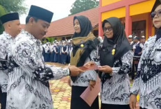 Sejumlah Guru SMPN 1 Banyuasin III dapat Penghargaan di Hari PGRI