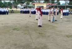 Upacara dan Literasi SMPN 4 Air Salek Berkolaborasi dengan SMAN 1 Air Salek