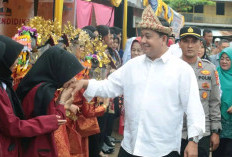 Bupati Berikan Penghargaan pada 24 Tokoh Pendidikan Purna Bakti