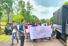 Masyarakat Sejagung Banyuasin Demo di Kantor Bupati, Ini Tuntutannya !