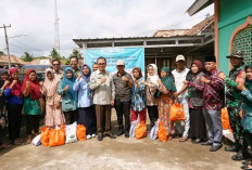 Pj. Bupati Banyuasin Hani S Rustam Salurkan Bantuan CPP Dalam Upaya Meringankan Beban Masyarakat 