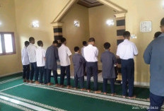 Cetak Murid Berahlak Mulia, SMPN 1 Makarti Jaya Rutin Shalat Dhuha dan Zhuhur Berjemaah