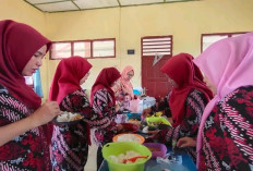 Nikmati Hasil Panen, Warga SMPN 3 Talang Kelapa Makan Bersama