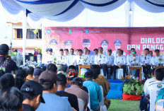 Komitmen Bangun Desa, Herman Deru Serahkan Bantuan Desa dan Sarana Pertanian di OKU Selatan