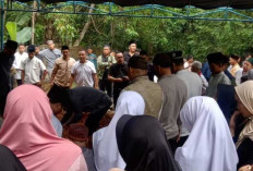 Camat Talang Kelapa Sampaikan Duka Mendalam, Hadiri Pemakaman Putra Camat Muara Padang
