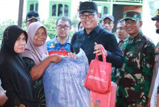 Rumah Roboh Terima Bantuan dari Pemerintah Banyuasin