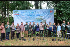 PT Tirta Fresindo Jaya Tanam 2.000 Pohon untuk Lingkungan di Banyuasin