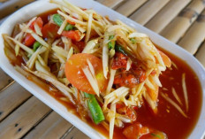 Somtam: Salad Pepaya Muda Khas Thailand yang Pedas, Segar, dan Bikin Nagih!