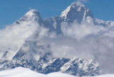 Menguak Pesona Gunung Puncak Jaya: Puncak Gunung Tertinggi di Indonesia dengan Salju Abadi