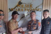 Kades Sidomulyo 20 Serahkan Satu Pucuk Senpira Ke Polsek Muara Padang