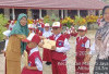 Sang Juara di SDN 9 Makarti Jaya Terima Hadiah Lomba Maulid Nabi Muhammad SAW