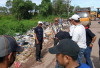 Gotong Royong Pj. Bupati Banyuasin Bersihkan Sampah di Desa Sungai Pinang